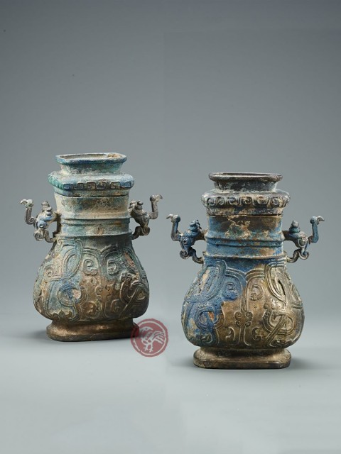 A PAIR OF ARCHAIC BRONZE FANG HU , WITH COVERS AND INTERLACED DRAGON MOTIF DECORATION